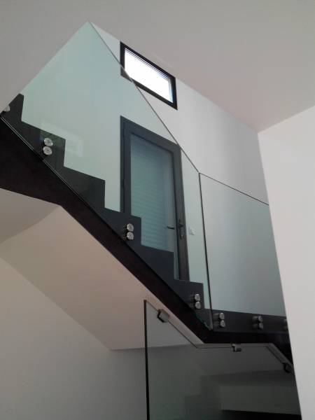 Garde-corps en verre avec fixations par points inox