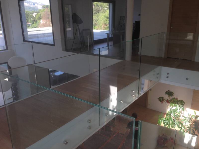 Garde-corps en verre avec fixations par points inox